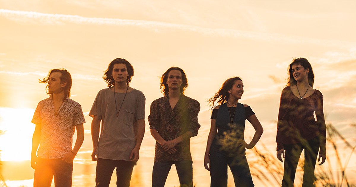 Saving music video. Addicted группа. The weeknd в красном пиджаке. Saving music video. Группа saving abel.