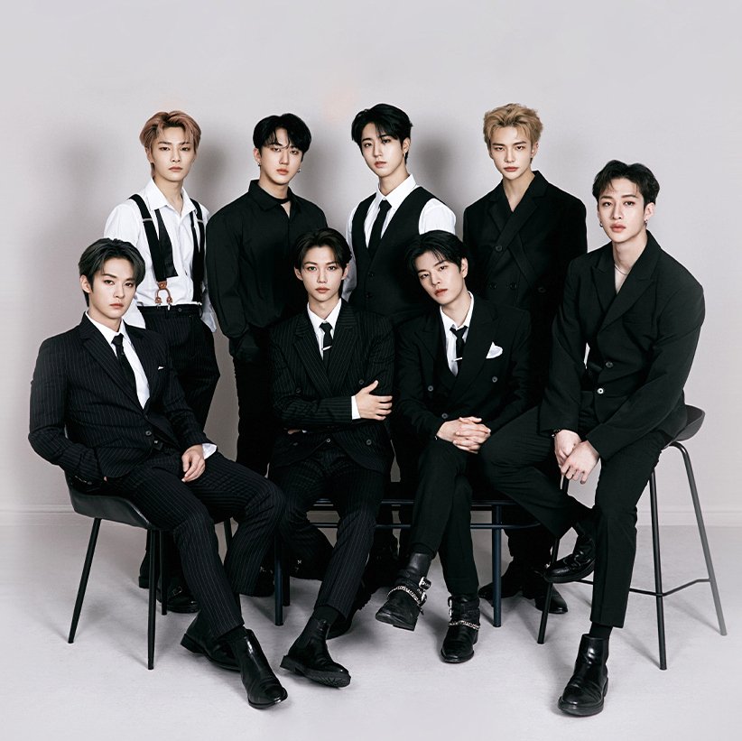 Stray kids участники. Stray kids aesthetic. Collision stray. Red lights stray. Stray kids group photo размытое.