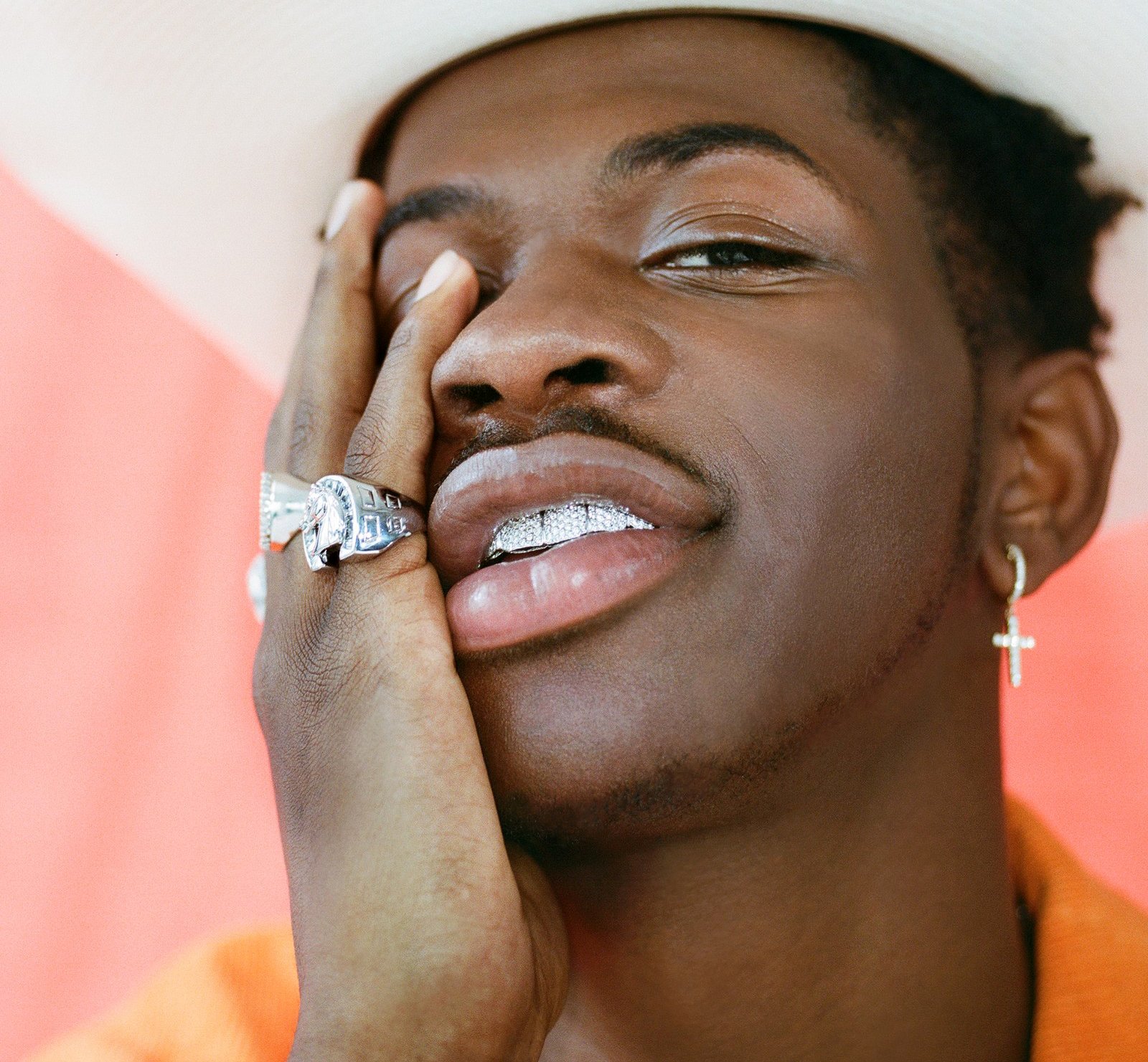 Lil nas x haircut. Lil nas x рост. Lil nas x бойфренд. Nas рэпер. Montero певец lil nas.