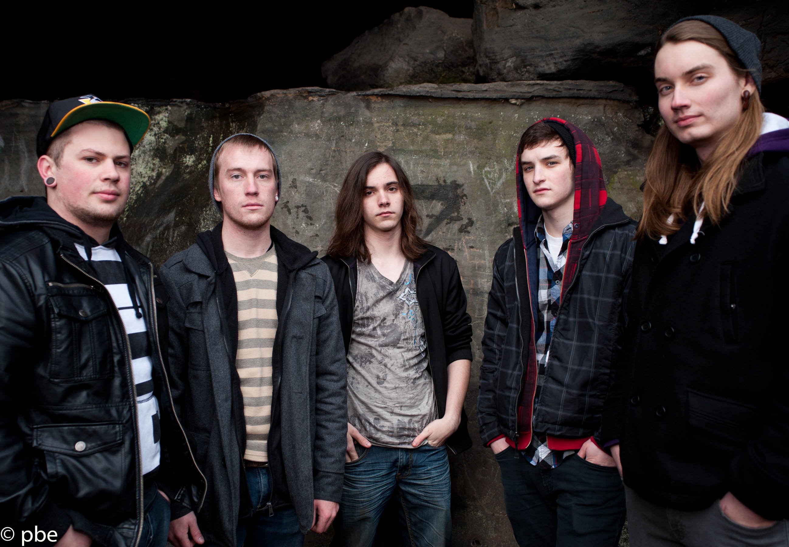 Falling песня. трек fall. плейлист fall out boy. Fallen песня кто поет. Young volcanoes fall out boy.