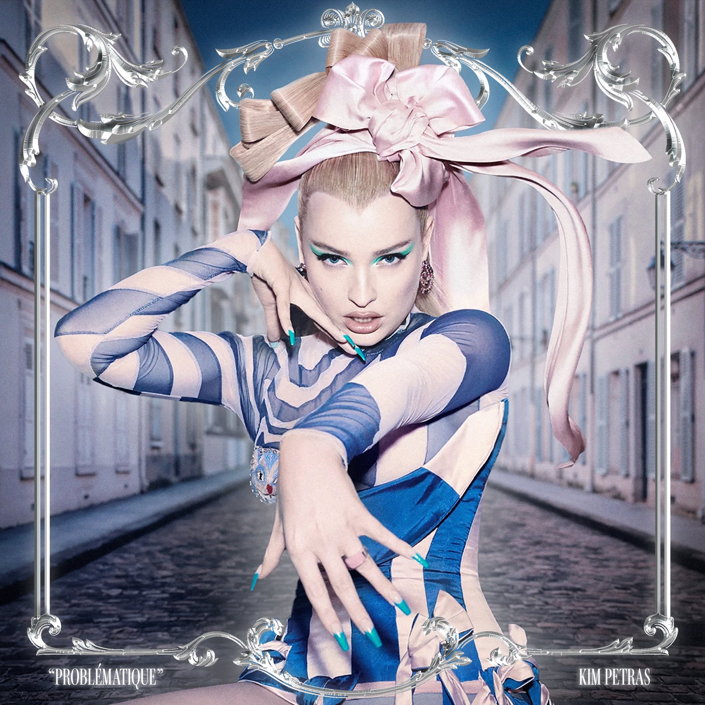 Kim petras album. ким петрас фото в купальнике. ким петрас на пляже. Kim petras treat me like перевод. ким петрас, транссексуал.