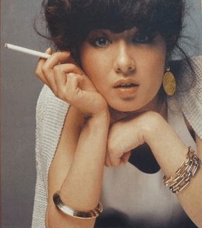 真莉邑ケイ 