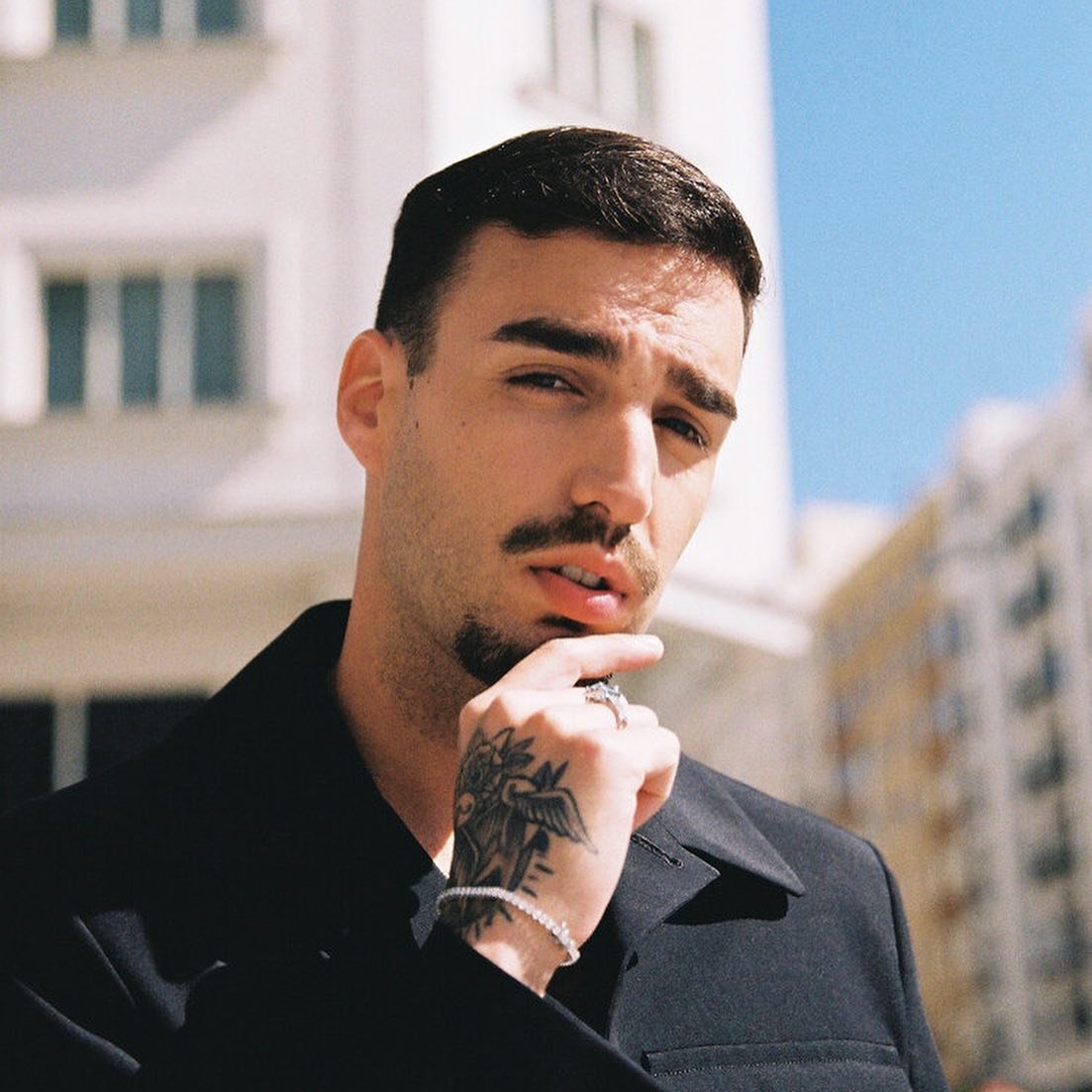 Detalle 77+ imagen rels b cumpleaños Thptletrongtan.edu.vn