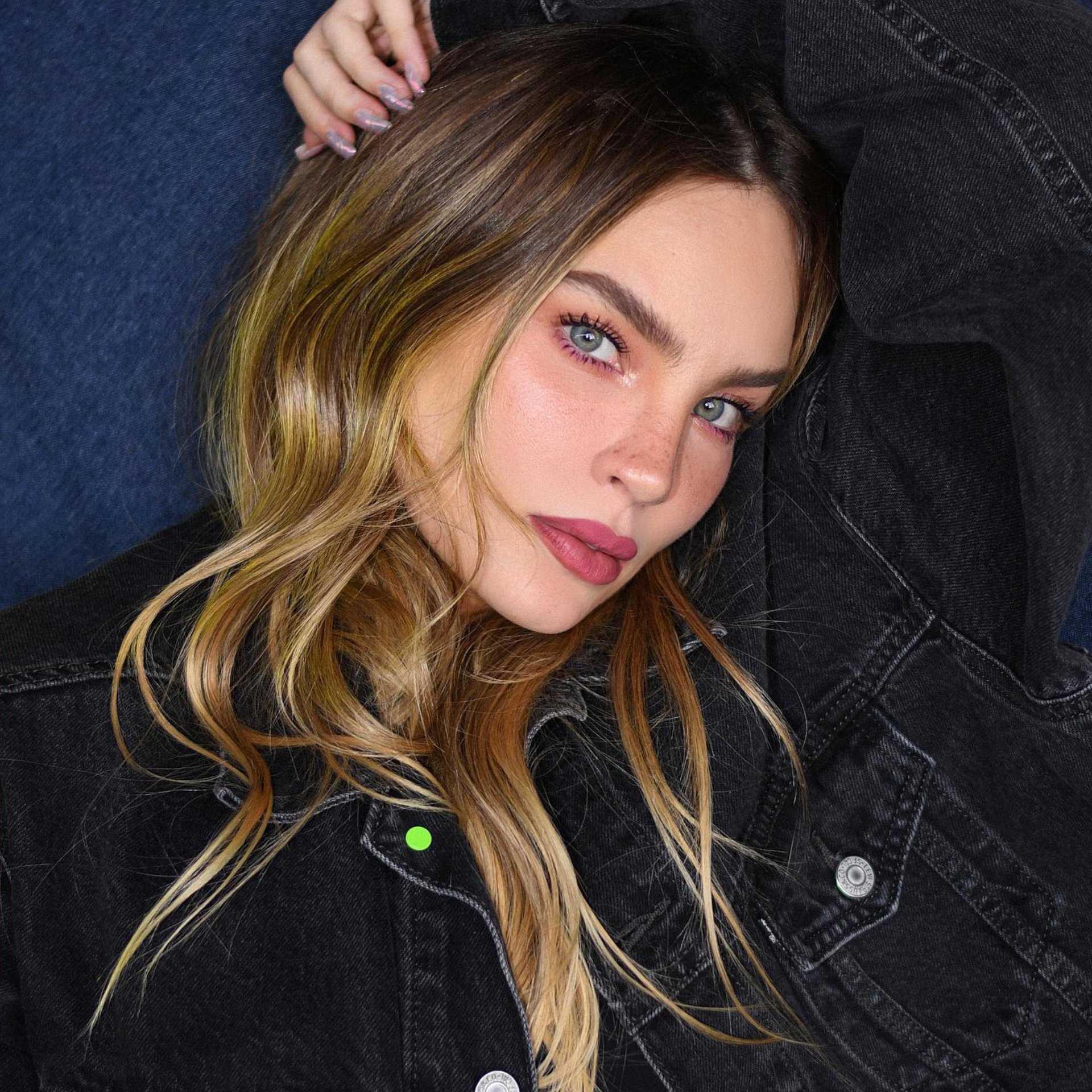 Belinda Peregrin Instagram(00)