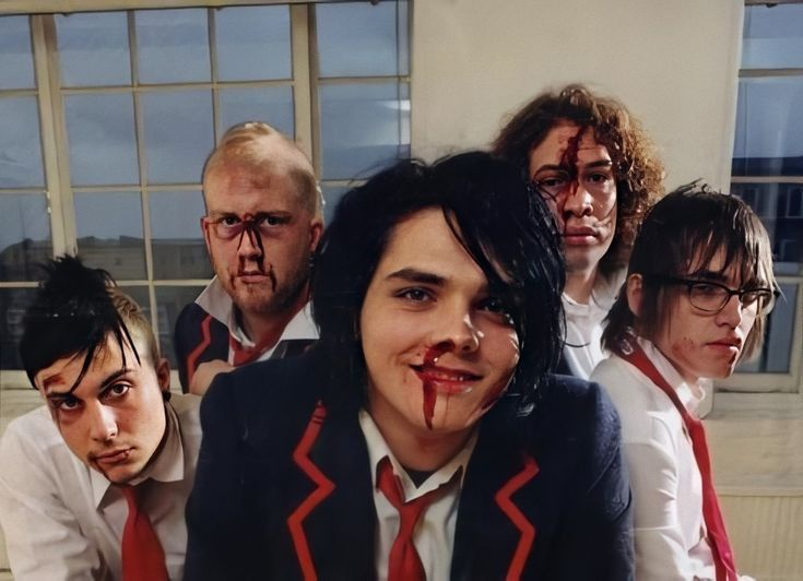 If i m not. Фрэнк айеро im not okay. my chemical romance 2025. джерард уэй 2004. my chemical romance 2005.