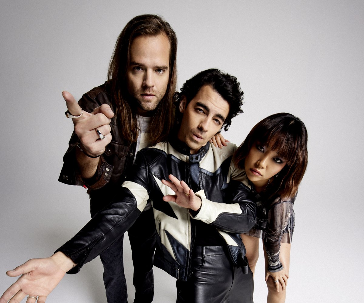 Cover DNCE - Cake By The Ocean