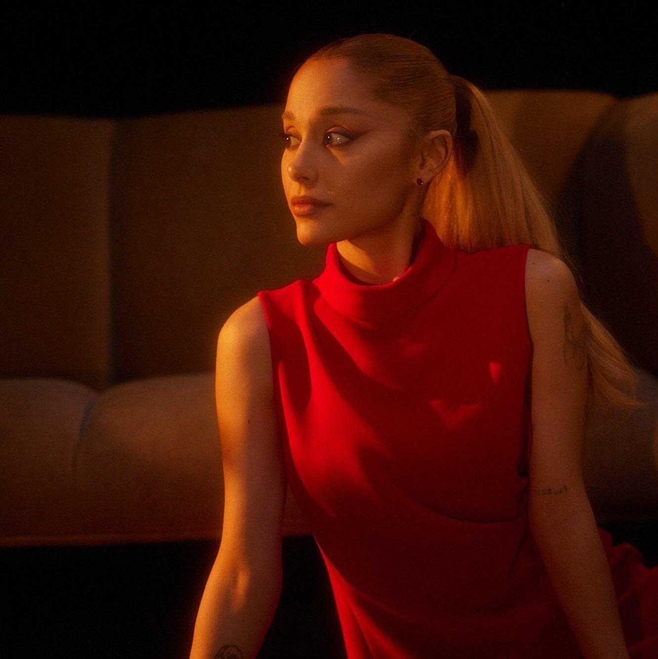 who does ariana grande like