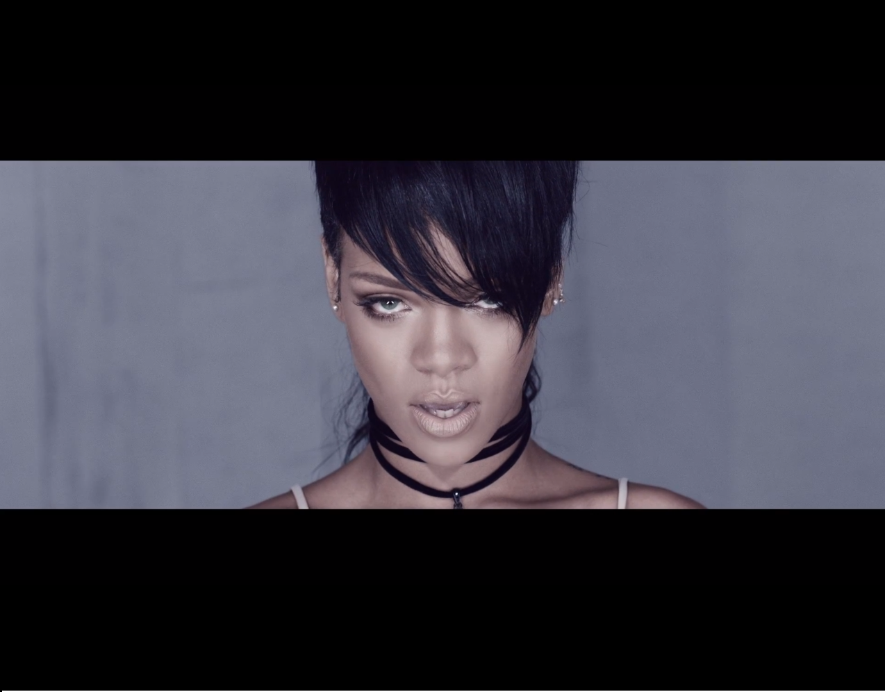 What now she need. Rihanna now. рианна клип. rihanna what now. рианна diamonds клип.
