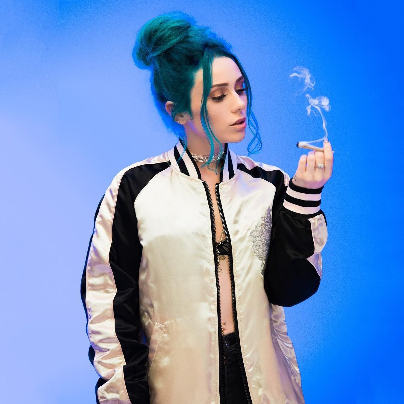 Jaira burns ugly. Джейра бёрнс. Джейра бёрнс американская певица. Джейр иджалана. Джейр иджалана.