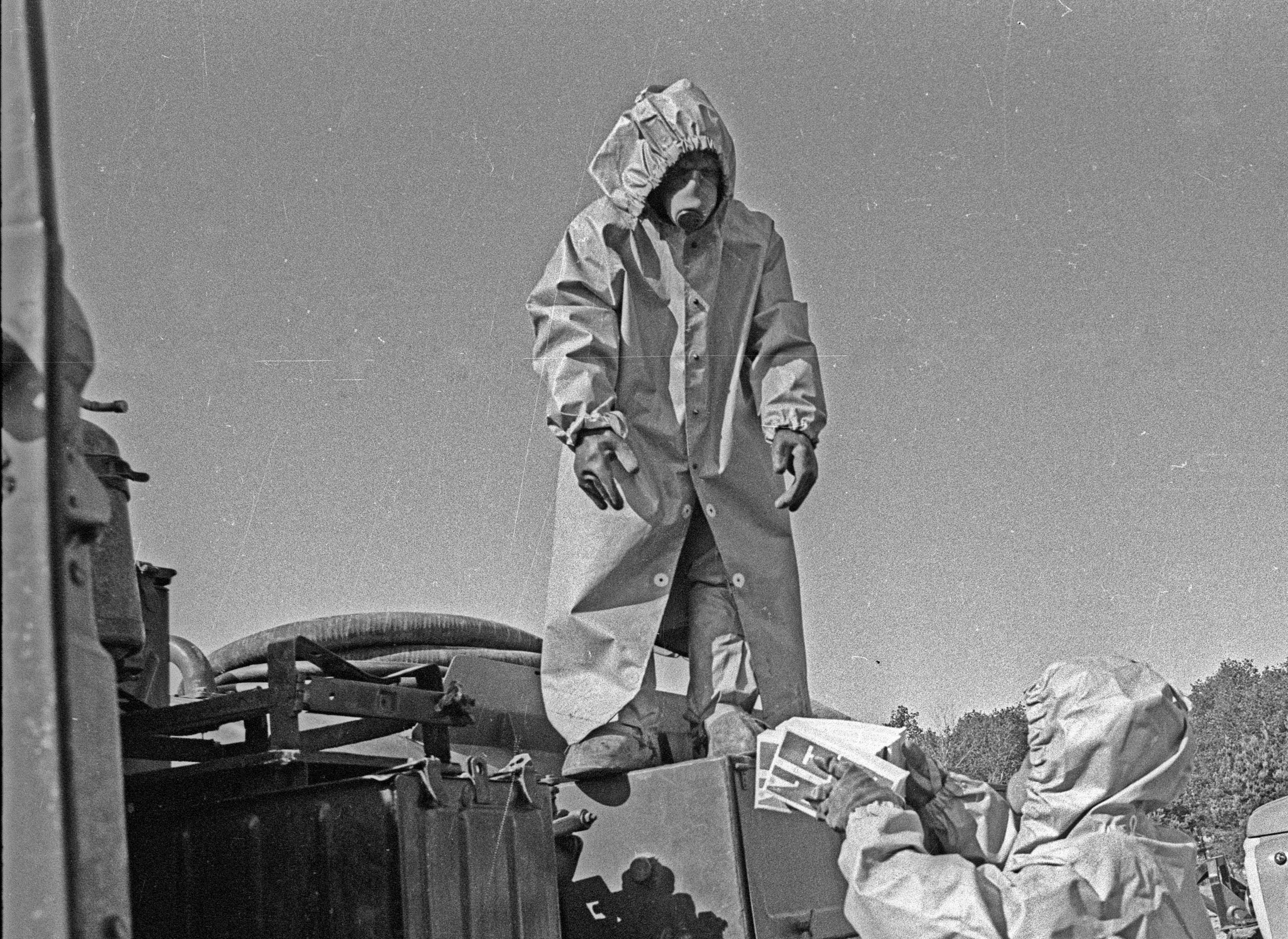Ликвидация в чернобыле. Чернобыль 1986 ликвидаторы. 1986 Чернобыльская АЭС ликвидаторы. АЭС Чернобыль ликвидаторы.