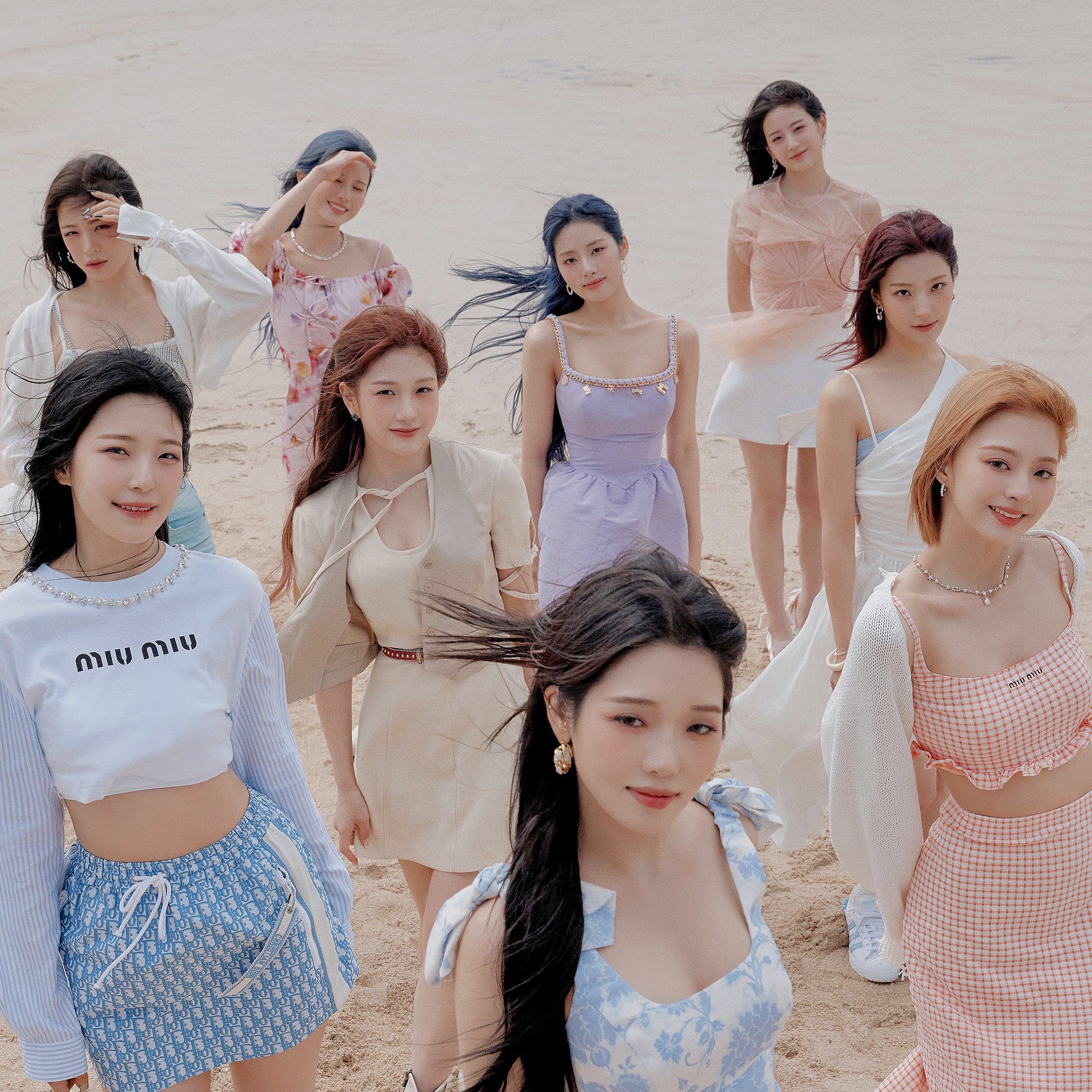 Stay this me песня. Группа fromis 9. Fromis 9 участницы. Группа fromis 9 альбомы. Пледис Интертеймент группы.