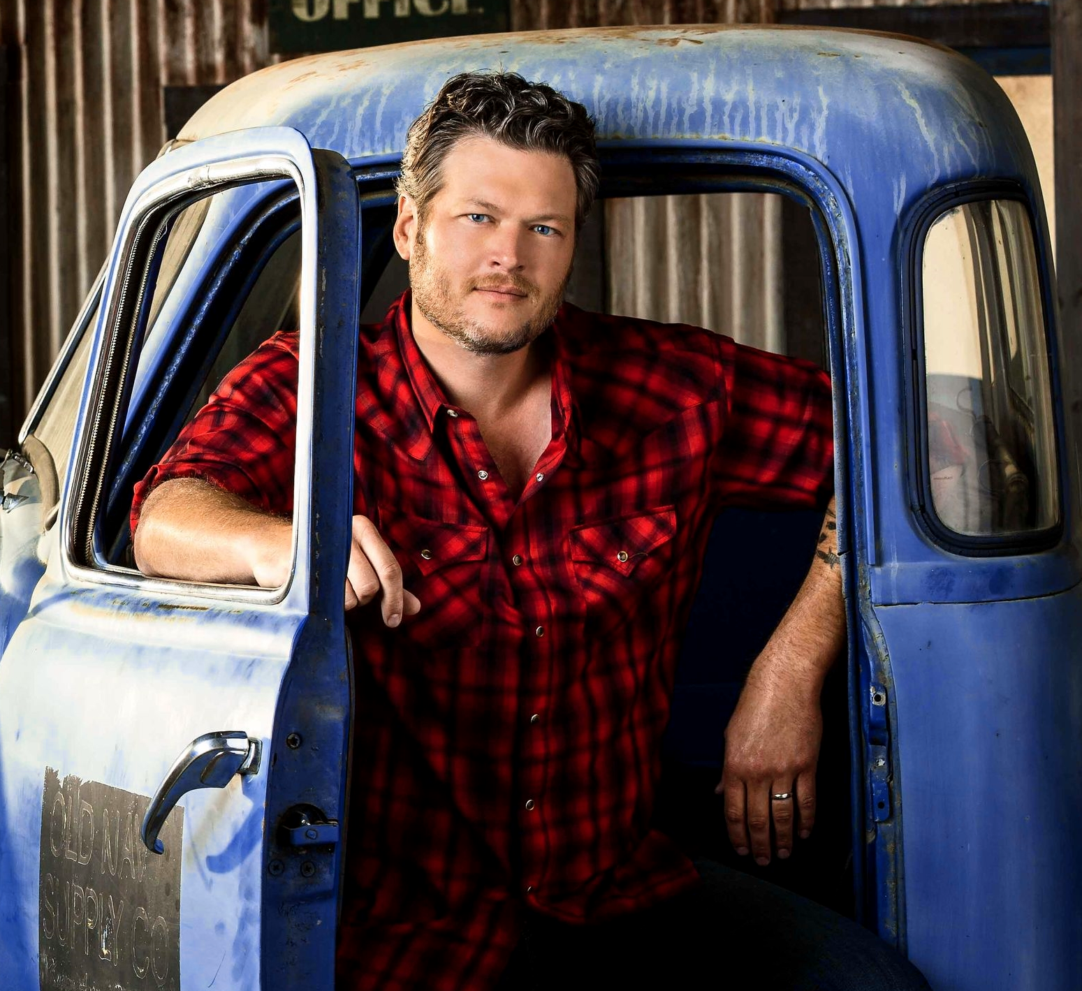 Blake Shelton News | MetroLyrics