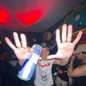 Nu metal pose
