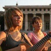 Singers n sisters..'MonaLisa Twins' :)