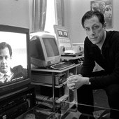 The composer Mikel Rouse in his Brooklyn apartment on June 28, 2000.jpg