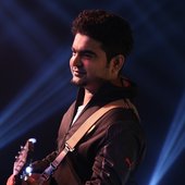 Ami_Mishra_performing_at_a_gig.jpg