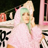 Njomza via 7 rings bts photos