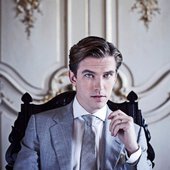 dan-stevens-silla.jpg