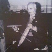 Chich Aslanbech playing shichepshin.