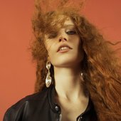 Jess Glynne.