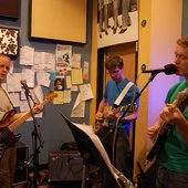 Uninhabitable Mansions at WFMU studios (Sep 08) - 3