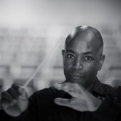 Maestro+Philip+with+baton.jpg