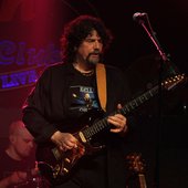 Phil at \"An Evening without Kelly Groucutt\" 11/5/09