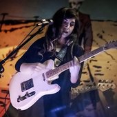 Hannah Yeun playing a telecaster live