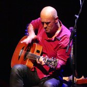 Sarah Jane Morris & Antonio Forcione - Compared to what - Antonio live-2.JPG