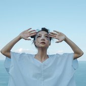 jenjen in "不知道" by gestalt girls