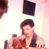 Karwan Osman playing oud