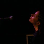 Mari Ruas (Back-Vocal)