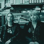 the-lynnes-promo-shot-blue.jpg