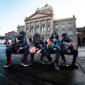 Photoshoot in front of the "Bundeshaus