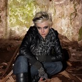 Anna - Vocals/ Piano/ Synths