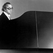 <Austrian pianist, Alfred Brendel (1931 -     )>