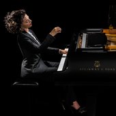 Khatia_Buniatishvili_c_Gavin_Evans_1260x945.jpg