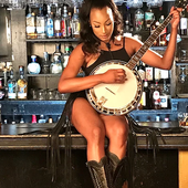 Chyyanna & her banjo