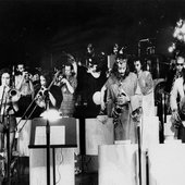 L'infonie performing (c. early 1970s)