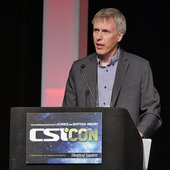 800px-Mick_West_CSICon_2018_Debunking_9-11_Microsphere_Myths.jpg