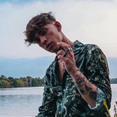 Italian singer Dennis, previously known as "Deddy"