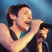 Mara_Redeghieri_live_Musicultura2001.jpg