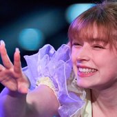 Na-E's x profile header