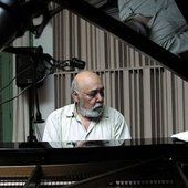 652x450_078992-cele-mai-frumoase-melodii-ale-lui-johnny-raducanu.jpg