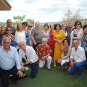 Alberto Leonetti con un gruppo di fan