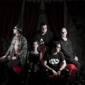 lestat_house_lorez_1.jpg