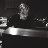 Geoff_Barrow,_at_the_mixing_desk_in_State_of_Art_Studio,_Bristol.jpg