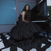 Charli Mood Mag Piano