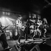 Frame 42 Band
