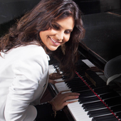 Aline Barros